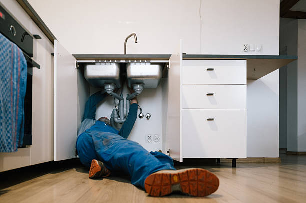 Professional Emergency Plumber technician working in Lebec, CA